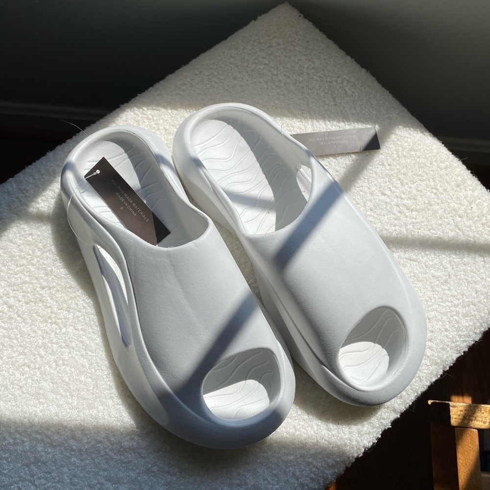 Trillium slide sandals